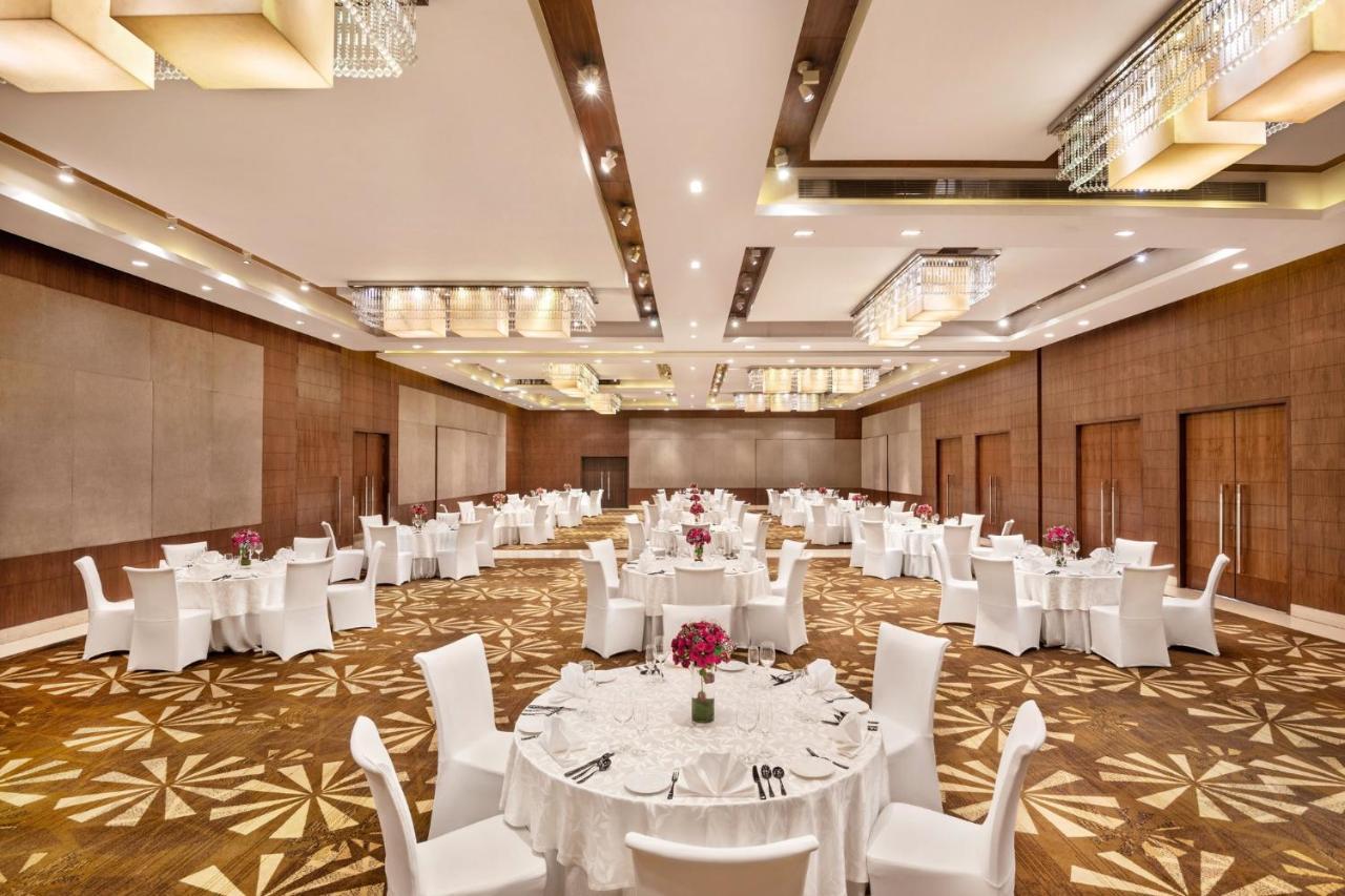 Hotel Crowne Plaza Greater Noida Zewnętrze zdjęcie
